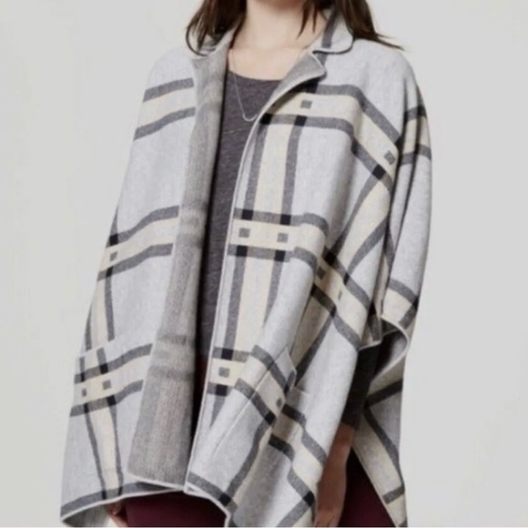 LOFT Jackets & Blazers - Loft Collared Swing Cape Coat, Women’s size xs/s. Plaid.